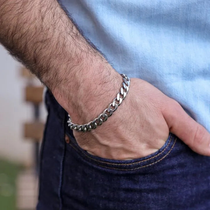 Classic Luxury Watch for Men / Boys With Silver Hand/Wrist Bracelet Chain